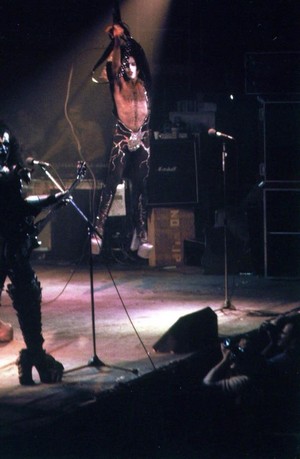  키스 ~Norman, Oklahoma...January 7, 1977 (Rock and Roll Over Tour)