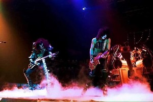  吻乐队（Kiss） ~Toronto, Ontario, Canada...January 14, 1983 (Maple Leaf Gardens - Creatures of the Night Tour)