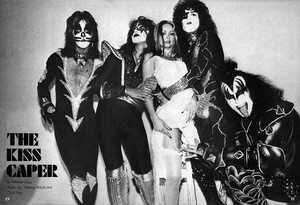  吻乐队（Kiss） with 星, 星级 Stowe (NYC) April 9, 1976 (Destroyer 照片 Session-Press Conference Mothers Studio)