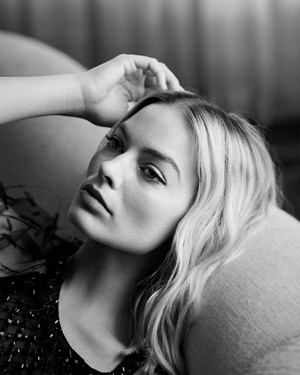  Margot Robbie - Variety Photoshoot - 2020