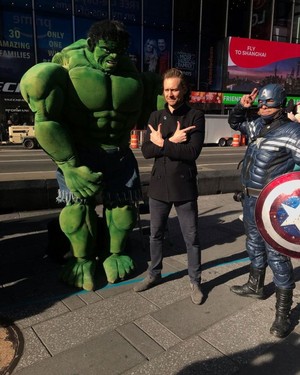  Tom Hiddleston - Times Square with the Avengers (November 23, 2019)