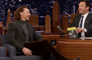  Tom Hiddleston and his velvet thighs on The Tonight tunjuk Starring Jimmy Fallon, November 25, 2019