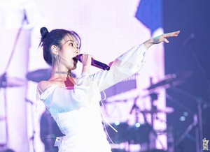  191109 2019 IU Tour konsert <Love, Poem> in Incheon