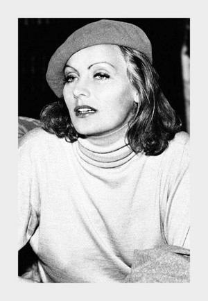  Greta Garbo ~ Candid