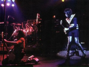  KISS (NYC) March 21, 1975 (Dressed To Kill Tour-Beacon Theatre)