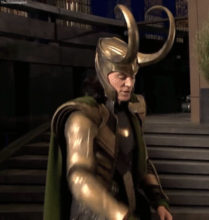  Tom Hiddleston on the set of The Avengers (2012)