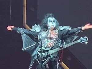  Gene ~Tampa, Florida...April 11, 2019 (End of the Road Tour)