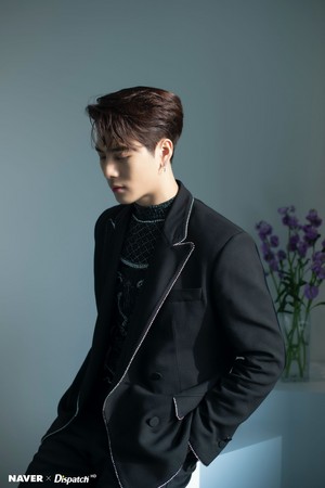  Jackson "DYE" mini album promotion photoshoot 由 Naver x Dispatch