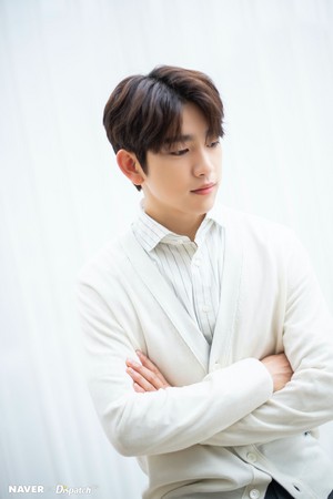  Jinyoung - tVN Drama "When My Life Blooms" Promotion Photoshoot por Naver x Dispatch