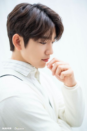  Jinyoung - tVN Drama "When My Life Blooms" Promotion Photoshoot によって Naver x Dispatch