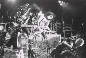  किस ~Kitchener, Ontario, Canada...April 23, 1976 (Alive Tour)