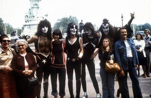 kiss ~London, England...May 10, 1976 (Heathrow Airport, Westminster Bridge and Buckingham Palace)
