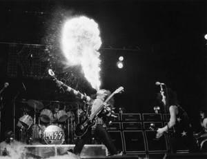 চুম্বন ~London, England...May 15, 1976 (Destroyer Tour)