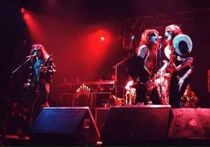  Kiss ~London, England...May 15, 1976 (Destroyer Tour)