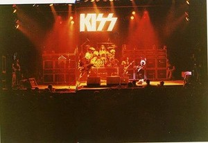  baciare ~London, England...May 15, 1976 (Destroyer Tour)