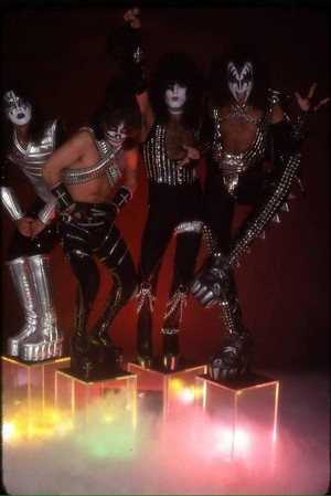 KISS (NYC)...April 28, 1977 (Love Gun/Black Room Session)