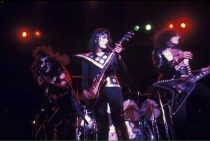  চুম্বন ~Passaic, New Jersey...April 27, 1974 (KISS Tour)