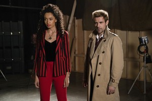  Legends of Tomorrow - Episode 5.13 - The One Where We're Trapped on TV - Promotional foto
