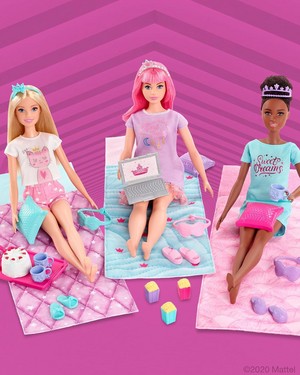  Барби Princess Adventure - Barbie, маргаритка and Nikki Sleepover Pack