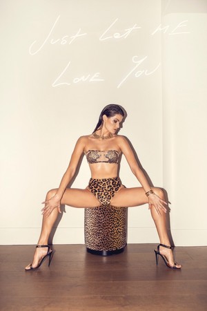  Isabeli Fontana in Sexy Looks for Ocean Drive [July 2019]