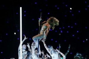  Jennifer Lopez live at The Super Bowl LIV Halftime 显示 2020