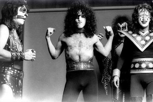  KISS ~Hotter Than Hell picha session and outtakes...August 18, 1974 (The Stage)
