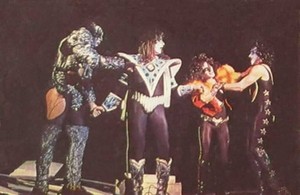  किस (NYC) July 25, 1980 (Eric Carr makes his debut at the Palladium)