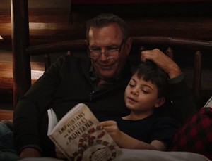  Kevin Costner as John Dutton in Yellowstone: Coming inicial