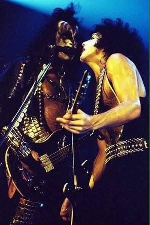  Paul and Gene ~San Diego, California...August 19, 1977 (Love Gun Tour - ALIVE II фото Shoot)