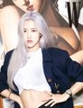 Rosé loses track of time in luxurious  - black-pink photo