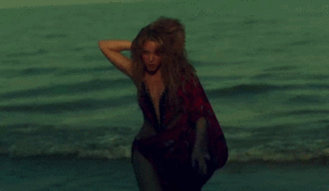 Shakira in “Clandestino”