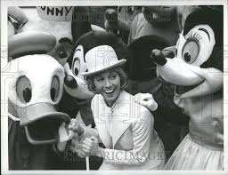 1974 Television Special, Sandy In Disneyland