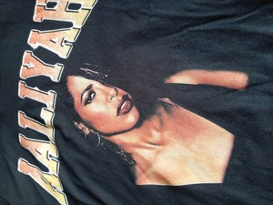  Aaliyah sa pamamagitan ng Missguided