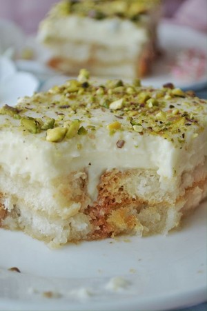 Aish el Saraya Middle Eastern dessert