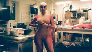 Behind The Scenes of Doja Cat’s Fantastical 2020 MTV VMA’s Costume 
