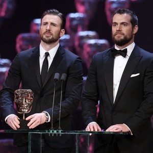 Chris Evans and Henry Cavill presenting at the 2015 BAFTA awards 😍