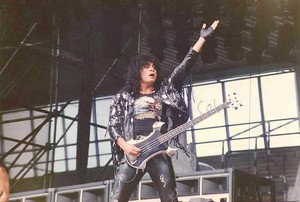  Gene ~Tilburg, Holland...September 4, 1988 (Monsters of Rock)
