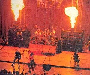  키스 ~Hempstead, Long Island, New York...August 23, 1975 (Hotter Than Hell Tour)