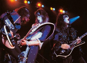  Kiss ~Los Angeles, California...August 28, 1977 (Love Gun Tour)