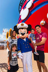  Mario Lopez And His Family On A 디즈니 Cruise