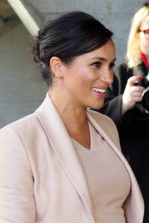  Meghan ~ Visit to the National Theatre (2019)
