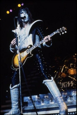 Ace (NYC) December 14 -16, 1977 (Alive II Tour - Madison Square Garden) 
