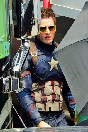 Chris Evans behind the scenes of Captain America: Civil War 
