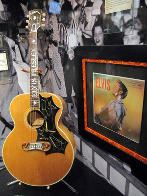  Elvis Presley Gibson guitare