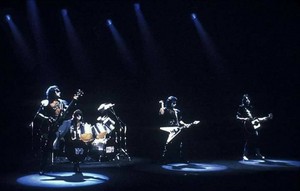  吻乐队（Kiss） (NYC) October 31, 1981 (A World Without 超能英雄 Video shoot)