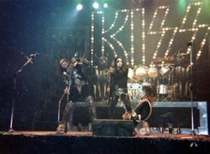  baciare ~Orleans, Louisiana...December 4, 1976 (Rock and Roll Over Tour)