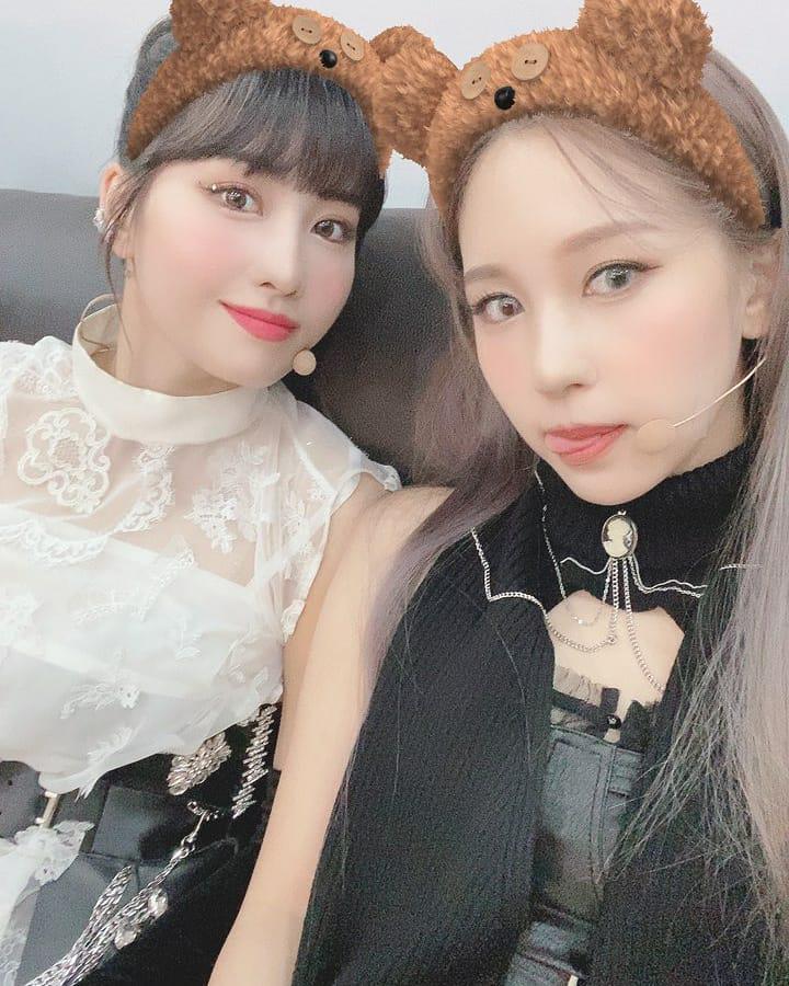 Momo And Mina Twice Jyp Ent Photo 43677719 Fanpop 트와이스 twice mina and momo's (blonde!) celebratory 5 million followers message to dispatch 200414. fanpop