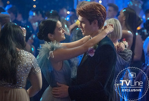  Riverdale: Archie and the Gang Head to Prom in Season 5 — 2021 FIRST LOOK Promotional 사진