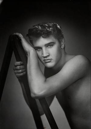  Sexy Elvis With No shati On