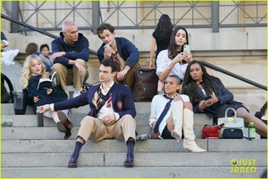  The Cast of 'Gossip Girl' Film All Together At Metropolitan Museum of Art (Photos) Reboot HBO